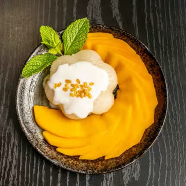 Sweet Sticky Rice with Mango (Seasonal).